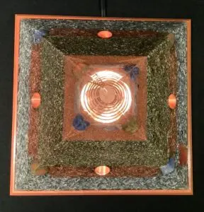 lampe-pyramide-12-pouces-vu-de-dessus-288x300.webp