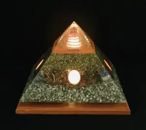 Lampe pyramide d'orgone