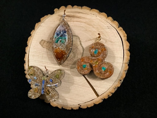 Pendentifs papillon, chakras et triskel